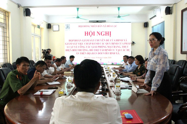 HĐND xã Hòa Lạc giám sát công tác đầu tư công và giải phóng mặt bằng trên địa bàn- Ảnh 1.