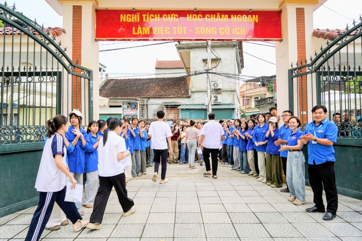 Thí sinh Tây Phương hoàn thành ngày thi đầu tiên Kỳ thi tốt nghiệp THPT năm 2026- Ảnh 5.