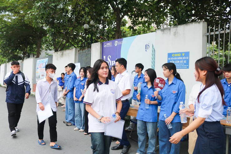 HƠN 1.680 THÍ SINH XÃ QUỐC OAI TỰ TIN BƯỚC VÀO NGÀY THI ĐẦU TIÊN KỲ THI TỐT NGHIỆP THPT NĂM 2026- Ảnh 6.