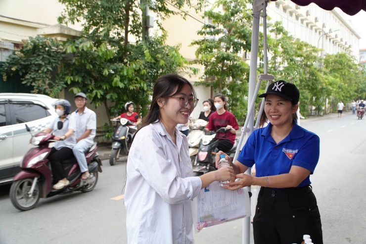 Thí sinh Tây Phương bước vào môn thi đầu tiên Kỳ thi tốt nghiệp THPT năm 2026- Ảnh 4.