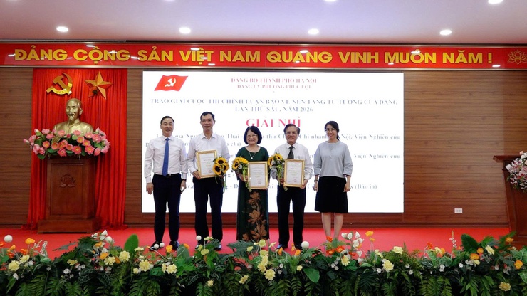 Phường Phúc Lợi trao giải Cuộc thi chính luận về bảo vệ nền tảng tư tưởng của Đảng lần thứ Sáu năm 2026- Ảnh 6.