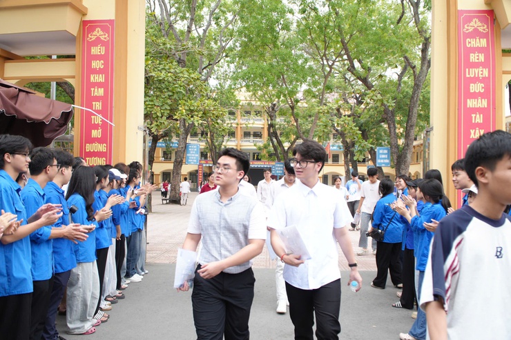 Thí sinh Tây Phương hoàn thành ngày thi đầu tiên Kỳ thi tốt nghiệp THPT năm 2026- Ảnh 6.