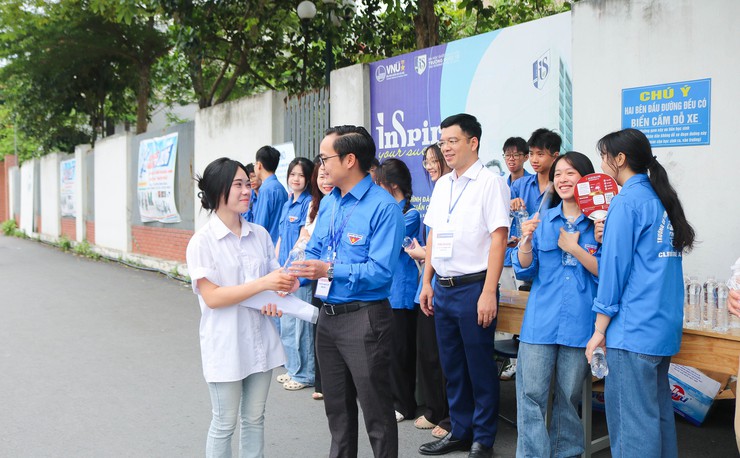 HƠN 1.680 THÍ SINH XÃ QUỐC OAI TỰ TIN BƯỚC VÀO NGÀY THI ĐẦU TIÊN KỲ THI TỐT NGHIỆP THPT NĂM 2026- Ảnh 7.