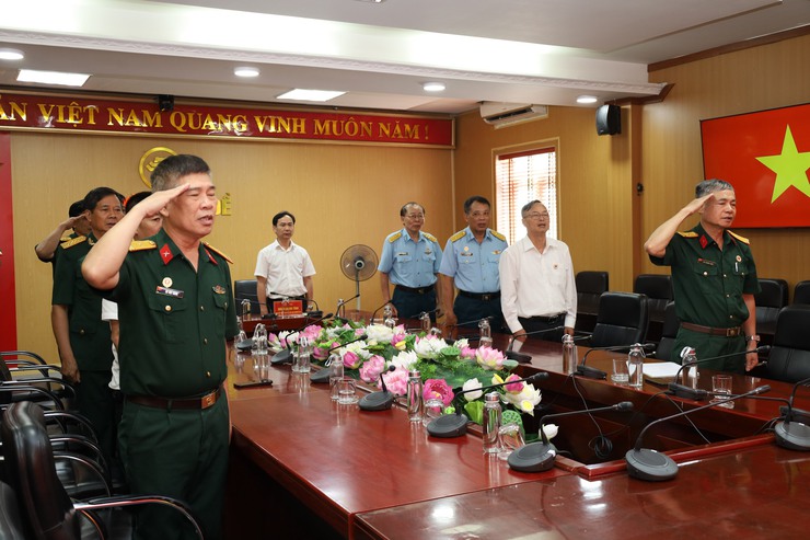 Lễ ra mắt và công bố Quyết định thành lập Chi hội CCB cơ quan Đảng uỷ - UBND phường Bồ Đề- Ảnh 1.