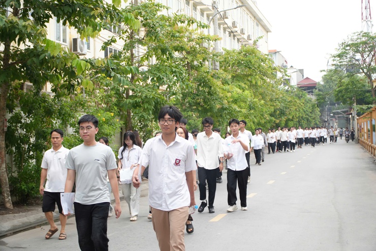 Thí sinh Tây Phương bước vào môn thi đầu tiên Kỳ thi tốt nghiệp THPT năm 2026- Ảnh 5.
