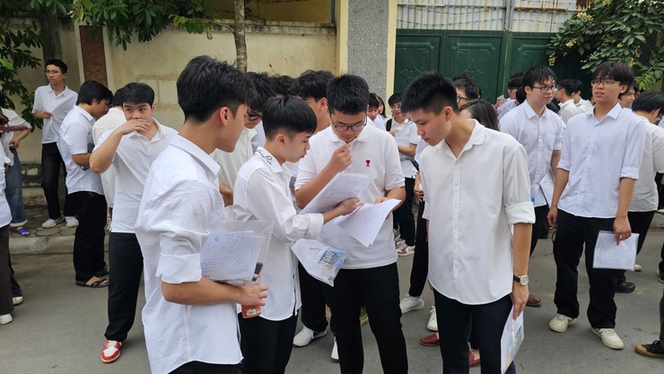 Thí sinh Tây Phương hoàn thành ngày thi đầu tiên Kỳ thi tốt nghiệp THPT năm 2026- Ảnh 4.