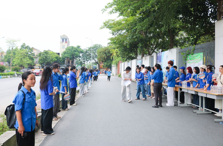HƠN 1.680 THÍ SINH XÃ QUỐC OAI TỰ TIN BƯỚC VÀO NGÀY THI ĐẦU TIÊN KỲ THI TỐT NGHIỆP THPT NĂM 2026- Ảnh 8.