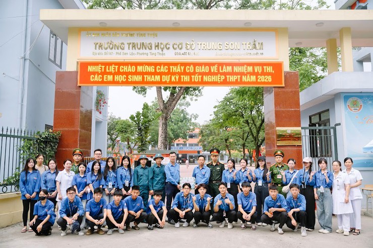 Lãnh đạo phường Tùng Thiện kiểm tra công tác tổ chức kỳ thi tốt nghiệp THPT năm 2026, động viên lực lượng " Tiếp sức mùa thi "- Ảnh 3.