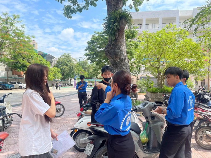 ĐỘI HÌNH TIẾP SỨC MÙA THI PHƯỜNG BẠCH MAI SẴN SÀNG ĐỒNG HÀNH CÙNG SĨ TỬ TRONG KỲ THI TỐT NGHIỆP THPT 2026- Ảnh 2.