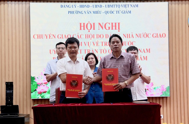 ỦY BAN MTTQ VIỆT NAM PHƯỜNG VĂN MIẾU - QUỐC TỬ GIÁM TIẾP NHẬN CÁC TỔ CHỨC XÃ HỘI QUẦN CHÚNG- Ảnh 1.