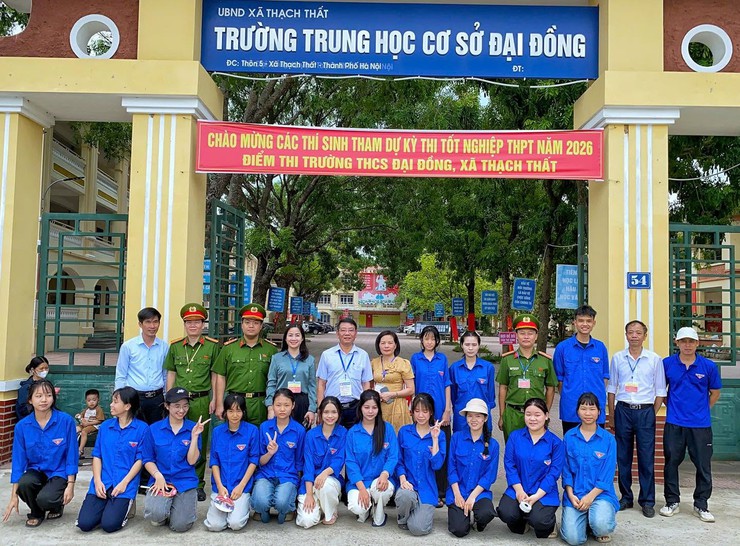 LÃNH ĐẠO XÃ THẠCH THẤT KIỂM TRA CÔNG TÁC TỔ CHỨC KỲ THI TỐT NGHIỆP THPT NĂM 2026 TẠI CÁC ĐIỂM THI- Ảnh 1.