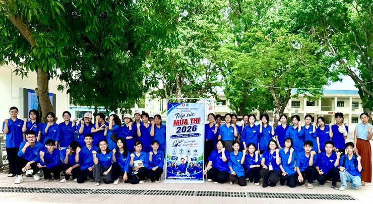 Tuổi trẻ xã Hòa Phú tiếp sức kỳ thi tốt nghiệp THPT năm 2026 tại trường THPT Chương Mỹ B- Ảnh 1.