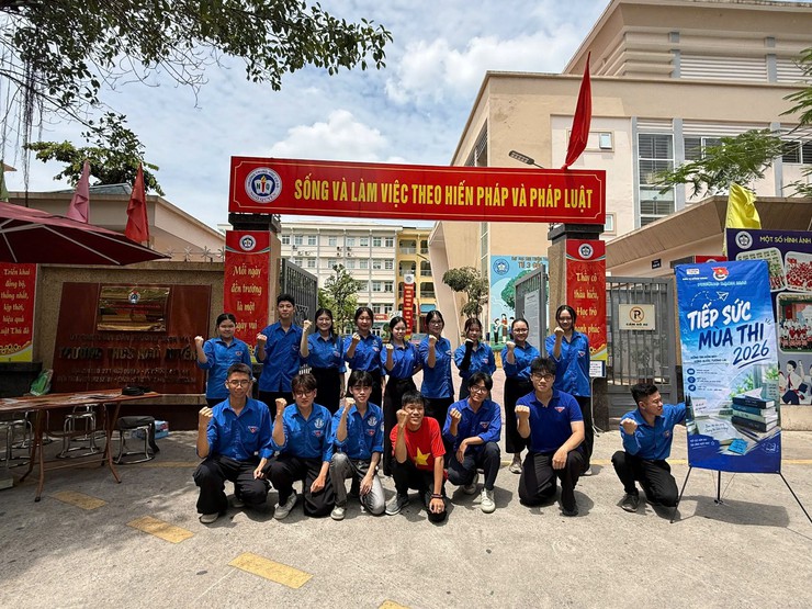 ĐỘI HÌNH TIẾP SỨC MÙA THI PHƯỜNG BẠCH MAI SẴN SÀNG ĐỒNG HÀNH CÙNG SĨ TỬ TRONG KỲ THI TỐT NGHIỆP THPT 2026- Ảnh 8.