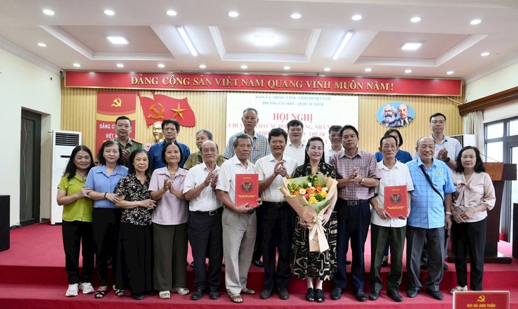 ỦY BAN MTTQ VIỆT NAM PHƯỜNG VĂN MIẾU - QUỐC TỬ GIÁM TIẾP NHẬN CÁC TỔ CHỨC XÃ HỘI QUẦN CHÚNG- Ảnh 3.
