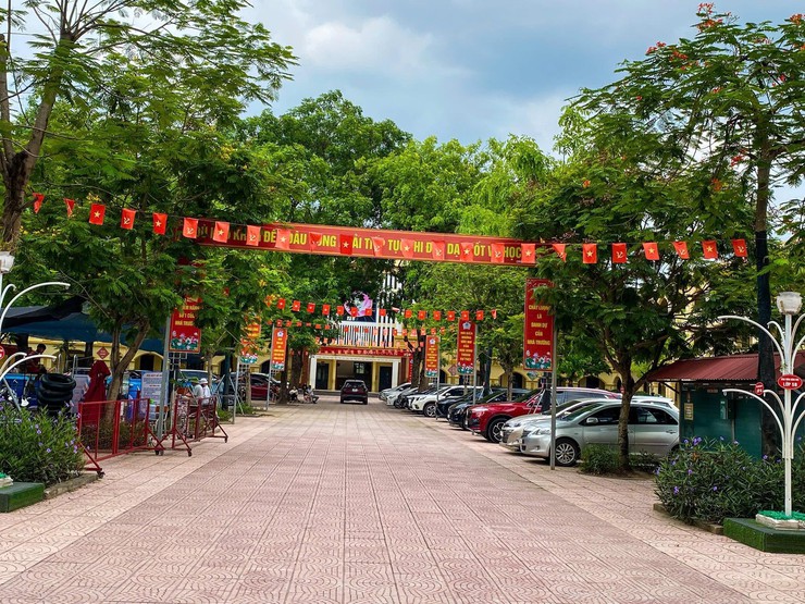 LÃNH ĐẠO XÃ THẠCH THẤT KIỂM TRA CÔNG TÁC TỔ CHỨC KỲ THI TỐT NGHIỆP THPT NĂM 2026 TẠI CÁC ĐIỂM THI- Ảnh 3.