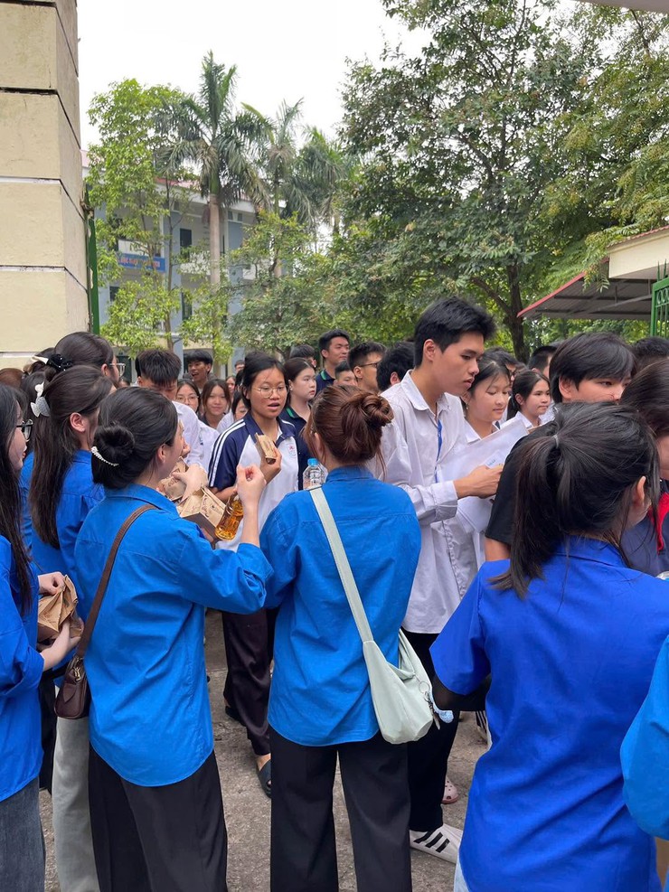 TUỔI TRẺ SÓC SƠN ĐỒNG HÀNH CÙNG SĨ TỬ TRONG KỲ THI TỐT NGHIỆP THPT NĂM 2026- Ảnh 4.