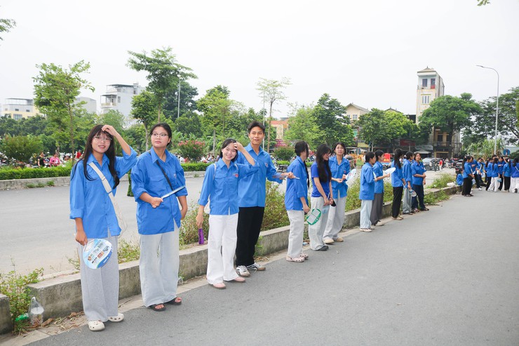 HƠN 1.680 THÍ SINH XÃ QUỐC OAI TỰ TIN BƯỚC VÀO NGÀY THI ĐẦU TIÊN KỲ THI TỐT NGHIỆP THPT NĂM 2026- Ảnh 10.