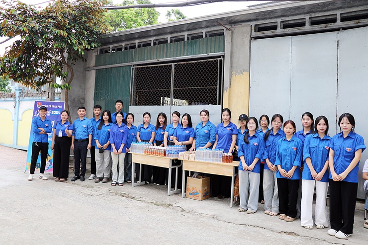 Hơn 1.000 thí sinh bước vào Kỳ thi tốt nghiệp THPT năm 2026 trên địa bàn xã Trần Phú- Ảnh 1.