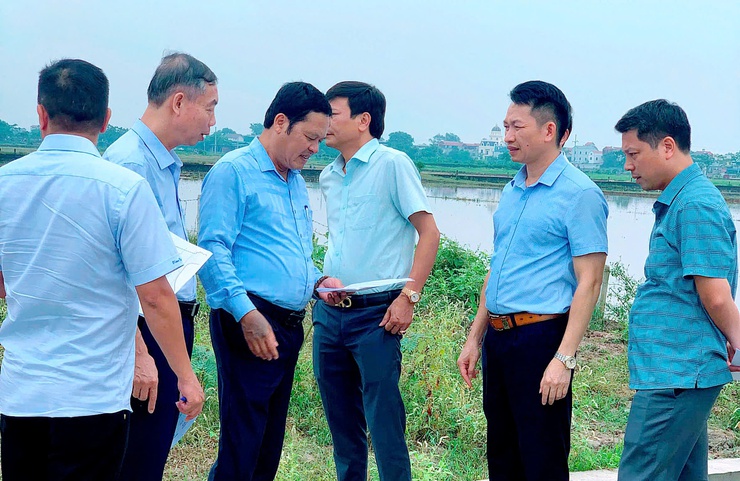ĐOÀN CÔNG TÁC SỞ NÔNG NGHIỆP VÀ MÔI TRƯỜNG HÀ NỘI LÀM VIỆC, KIỂM TRA THỰC ĐỊA VỀ PHƯƠNG ÁN BỐ TRÍ CƠ SỞ GIẾT MỔ TẬP TRUNG TẠI XÃ PHÚC SƠN- Ảnh 2.