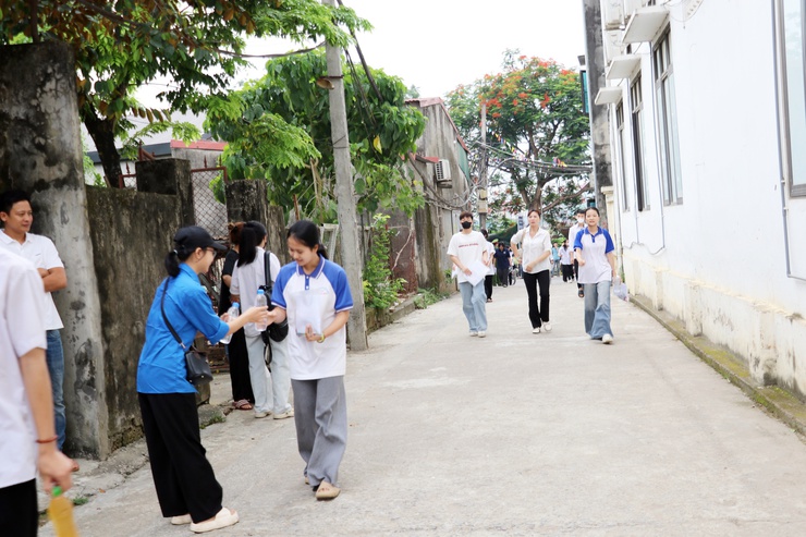 Hơn 1.000 thí sinh bước vào Kỳ thi tốt nghiệp THPT năm 2026 trên địa bàn xã Trần Phú- Ảnh 5.