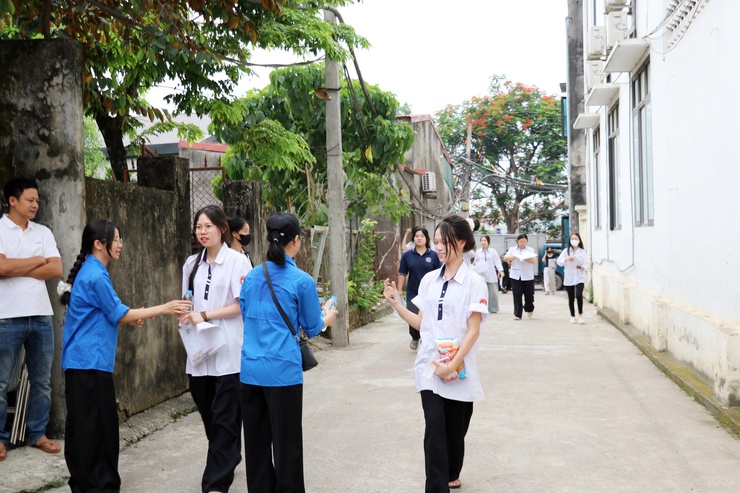 Hơn 1.000 thí sinh bước vào Kỳ thi tốt nghiệp THPT năm 2026 trên địa bàn xã Trần Phú- Ảnh 6.