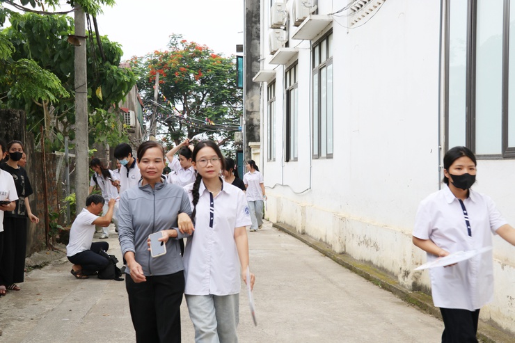 Hơn 1.000 thí sinh bước vào Kỳ thi tốt nghiệp THPT năm 2026 trên địa bàn xã Trần Phú- Ảnh 8.