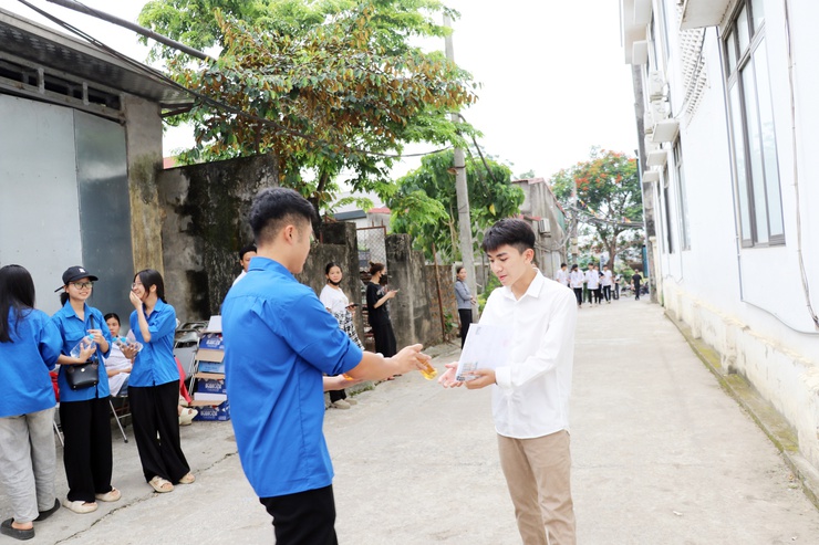 Hơn 1.000 thí sinh bước vào Kỳ thi tốt nghiệp THPT năm 2026 trên địa bàn xã Trần Phú- Ảnh 9.