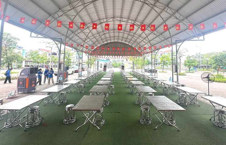 Lãnh đạo Uỷ ban MTTQ xã Ứng Hòa thăm, động viên các điểm thi và kiểm tra công tác tiếp sức mùa thi năm 2026- Ảnh 4.