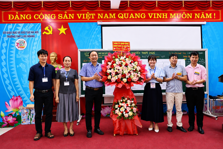BAN CHỈ ĐẠO THI XÃ HOÀ XÁ ĐỘNG VIÊN HỘI ĐỒNG THI, CHUNG TAY “TIẾP SỨC MÙA THI” KỲ THI TỐT NGHIỆP THPT NĂM 2026- Ảnh 1.