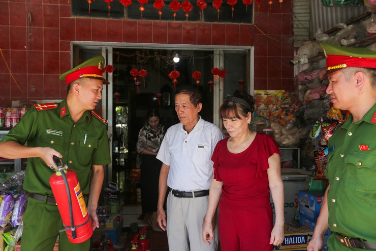 Nam Phù: Đảm bảo PCCC tại cơ sở sản xuất, kho hàng hóa, khu dân cư- Ảnh 1.