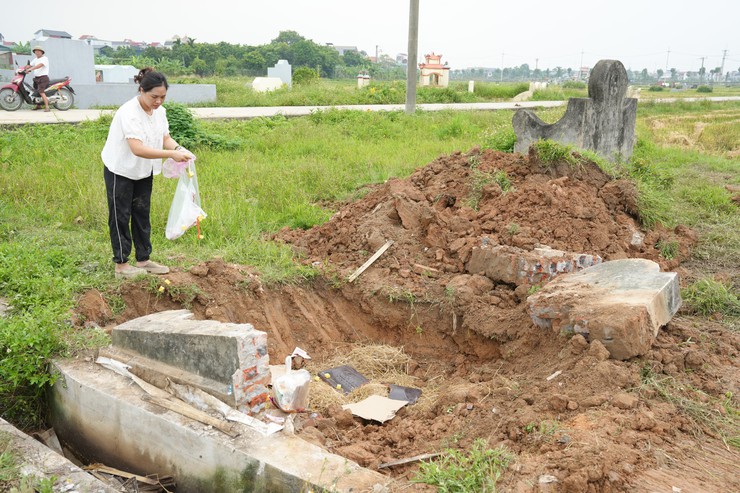 NGƯỜI DÂN XÃ THANH OAI ĐỒNG THUẬN DI DỜI MỒ MẢ, CHUNG TAY BÀN GIAO MẶT BẰNG PHỤC VỤ DỰ ÁN KHU ĐÔ THỊ THỂ THAO QUỐC TẾ HÀ NỘI- Ảnh 2.