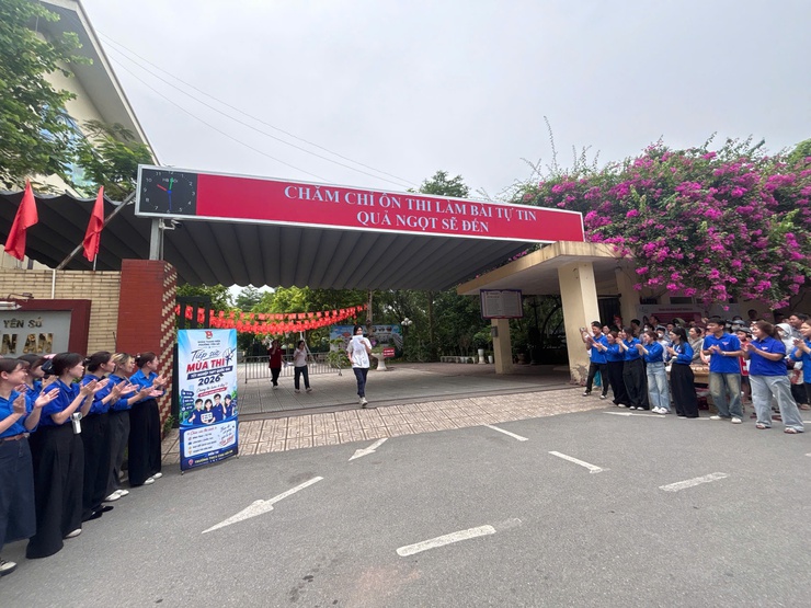 Tuổi trẻ phường Yên Sở ra quân “Tiếp sức mùa thi” kỳ thi tốt nghiệp THPT năm 2026- Ảnh 4.