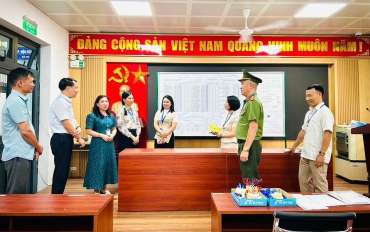 Phường Hoàng Mai đảm bảo an ninh, an toàn cho kỳ thi tốt nghiệp THPT 2026- Ảnh 2.
