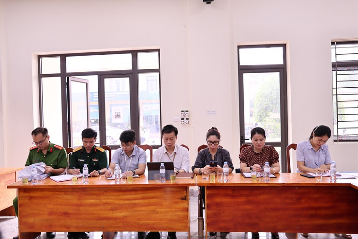 HOÀ XÁ LẮNG NGHE NHÂN DÂN ĐỂ ĐỔI MỚI VÀ NÂNG CAO HIỆU QUẢ GIẢI QUYẾT THỦ TỤC HÀNH CHÍNH TẠI ĐỊA PHƯƠNG- Ảnh 4.