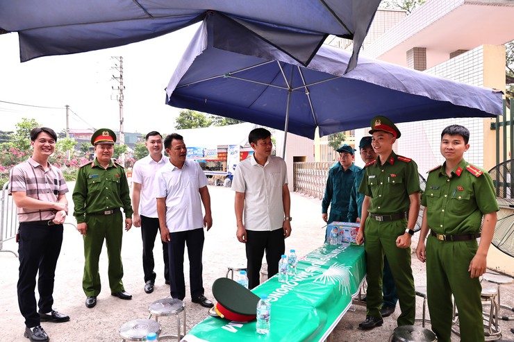 ẤM ÁP MÙA THI TẠI HOÀ XÁ – CHUNG SỨC VÌ MỘT KỲ THI AN TOÀN, NGHĨA TÌNH- Ảnh 1.