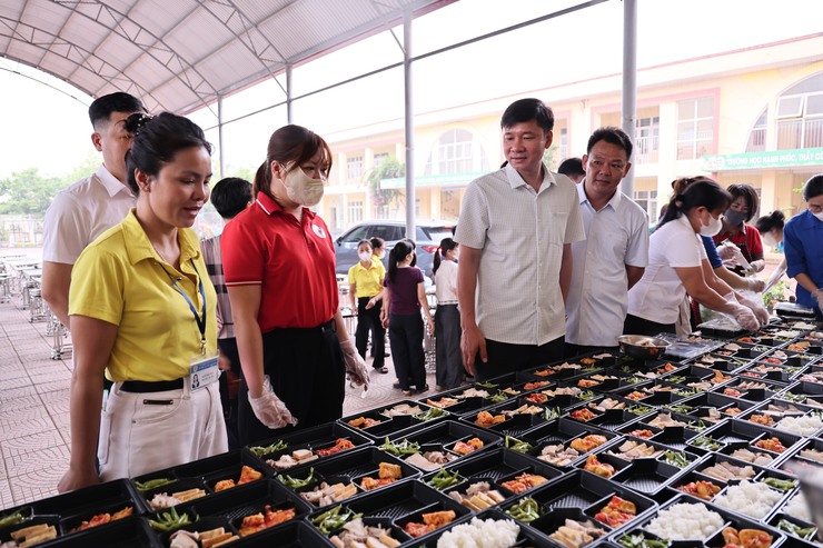 ẤM ÁP MÙA THI TẠI HOÀ XÁ – CHUNG SỨC VÌ MỘT KỲ THI AN TOÀN, NGHĨA TÌNH- Ảnh 2.