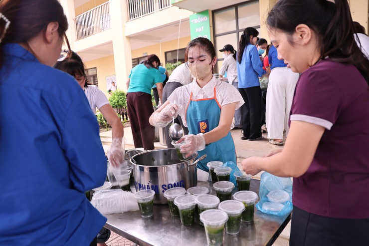 ẤM ÁP MÙA THI TẠI HOÀ XÁ – CHUNG SỨC VÌ MỘT KỲ THI AN TOÀN, NGHĨA TÌNH- Ảnh 5.
