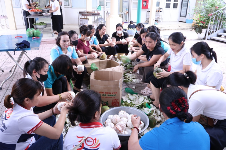 UB MTTQ và các đoàn thể xã Vân Đình: hỗ trợ hơn 300 suất cơm miễn phí tiếp sức thí sinh tại điểm thi Vân Đình- Ảnh 9.