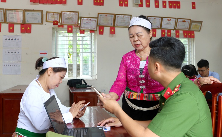 Xã Mỹ Đức triển khai thí điểm mô hình “Chính quyền số lưu động” tại thôn Gốc Báng- Ảnh 3.