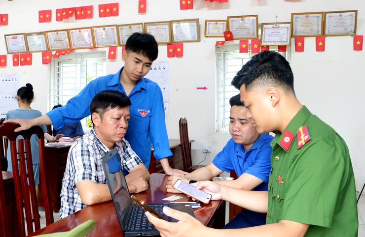 Xã Mỹ Đức triển khai thí điểm mô hình “Chính quyền số lưu động” tại thôn Gốc Báng- Ảnh 5.