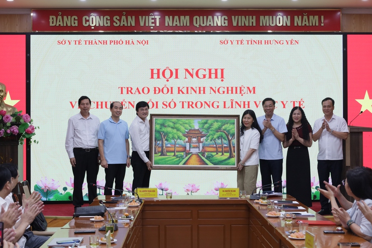 Sở Y tế Hà Nội làm việc với đoàn công tác Sở Y tế tỉnh Hưng Yên về chuyển đổi số y tế- Ảnh 2.