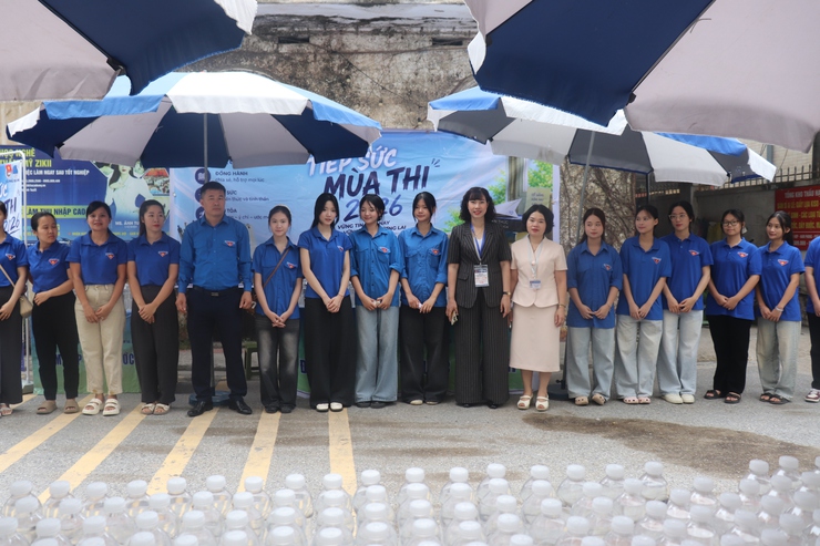 Phú Xuyên: hơn 1.100 thí sinh tự tin bước vào môn thi đầu tiên kỳ thi tốt nghiệp THPT năm 2026- Ảnh 1. Phú Xuyên: hơn 1.100 thí sinh tự tin bước vào môn thi đầu tiên kỳ thi tốt nghiệp THPT năm 2026- Ảnh 1.
