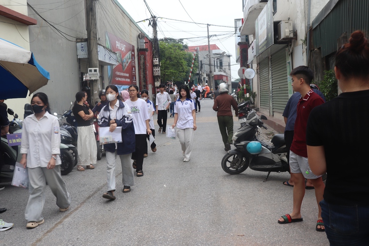 Phú Xuyên: hơn 1.100 thí sinh tự tin bước vào môn thi đầu tiên kỳ thi tốt nghiệp THPT năm 2026- Ảnh 4.