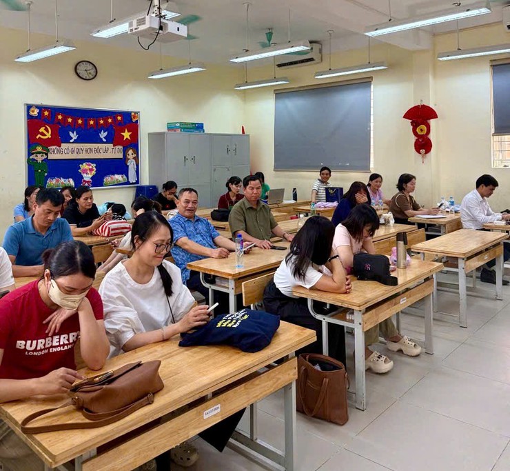 XÃ PHÙ ĐỔNG CHUNG TAY ĐẢM BẢO AN NINH, TRẬT TỰ VÀ HỖ TRỢ THÍ SINH THAM DỰ KỲ THI TỐT NGHIỆP THPT NĂM 2026- Ảnh 6.