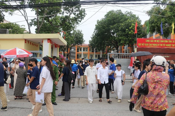 XÃ PHÙ ĐỔNG CHUNG TAY ĐẢM BẢO AN NINH, TRẬT TỰ VÀ HỖ TRỢ THÍ SINH THAM DỰ KỲ THI TỐT NGHIỆP THPT NĂM 2026- Ảnh 13.