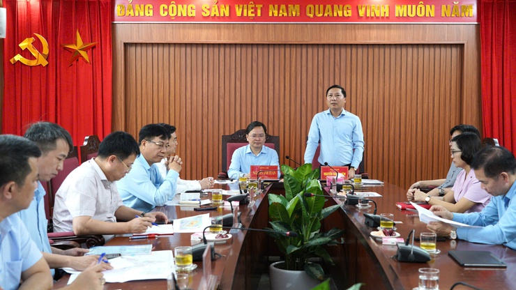 CHỦ TỊCH TỔNG LIÊN ĐOÀN LAO ĐỘNG VIỆT NAM KHẢO SÁT TÌNH HÌNH TRIỂN KHAI CÁC DỰ ÁN NHÀ Ở XÃ HỘI TẠI XÃ QUANG MINH- Ảnh 1.