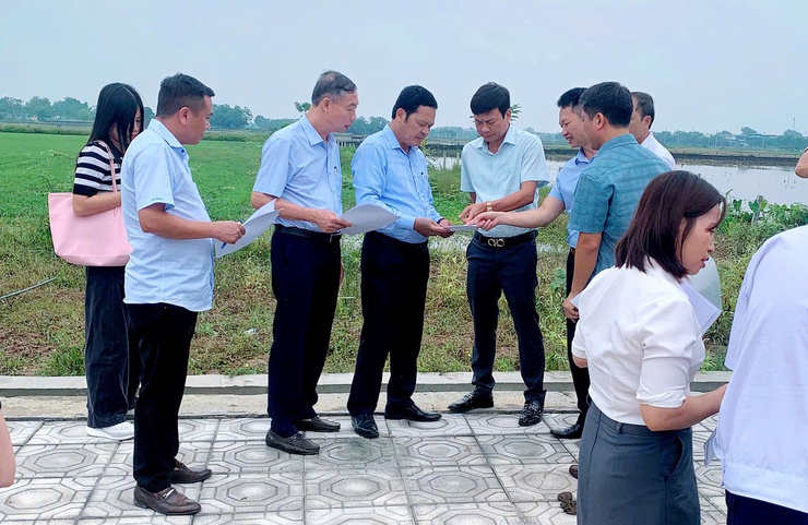 ĐOÀN CÔNG TÁC SỞ NÔNG NGHIỆP VÀ MÔI TRƯỜNG HÀ NỘI LÀM VIỆC, KIỂM TRA THỰC ĐỊA VỀ PHƯƠNG ÁN BỐ TRÍ CƠ SỞ GIẾT MỔ TẬP TRUNG TẠI XÃ PHÚC SƠN- Ảnh 3.