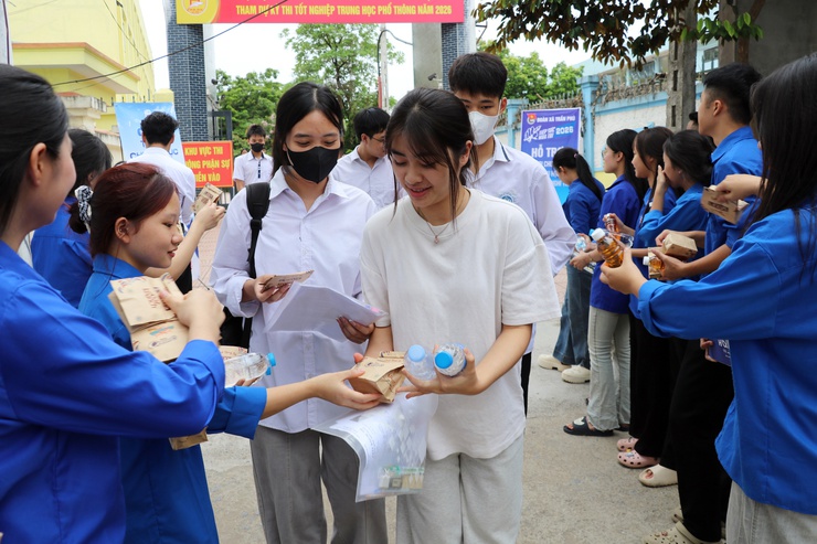 Hơn 1.000 thí sinh bước vào Kỳ thi tốt nghiệp THPT năm 2026 trên địa bàn xã Trần Phú- Ảnh 11.