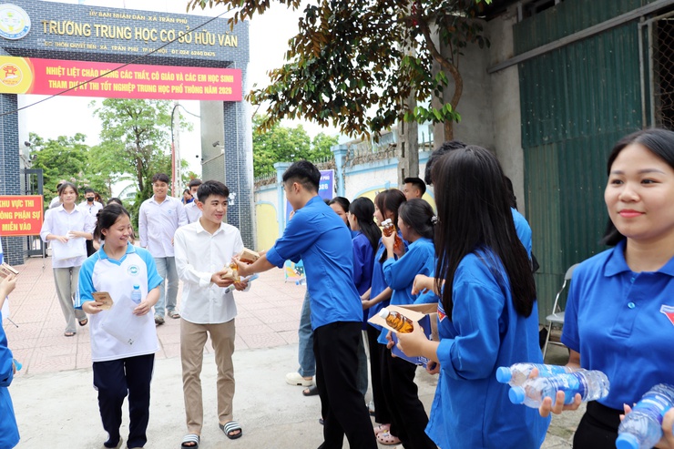 Hơn 1.000 thí sinh bước vào Kỳ thi tốt nghiệp THPT năm 2026 trên địa bàn xã Trần Phú- Ảnh 12.