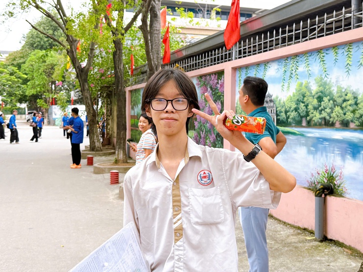 Phường Thanh Liệt chung tay tiếp sức thí sinh trong ngày đầu Kỳ thi tốt nghiệp THPT năm 2026- Ảnh 7.